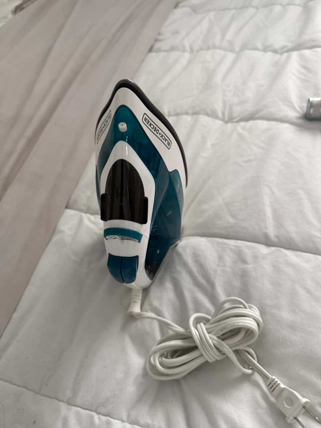 Black+Decker Easy Steam Compact Iron - photo 3