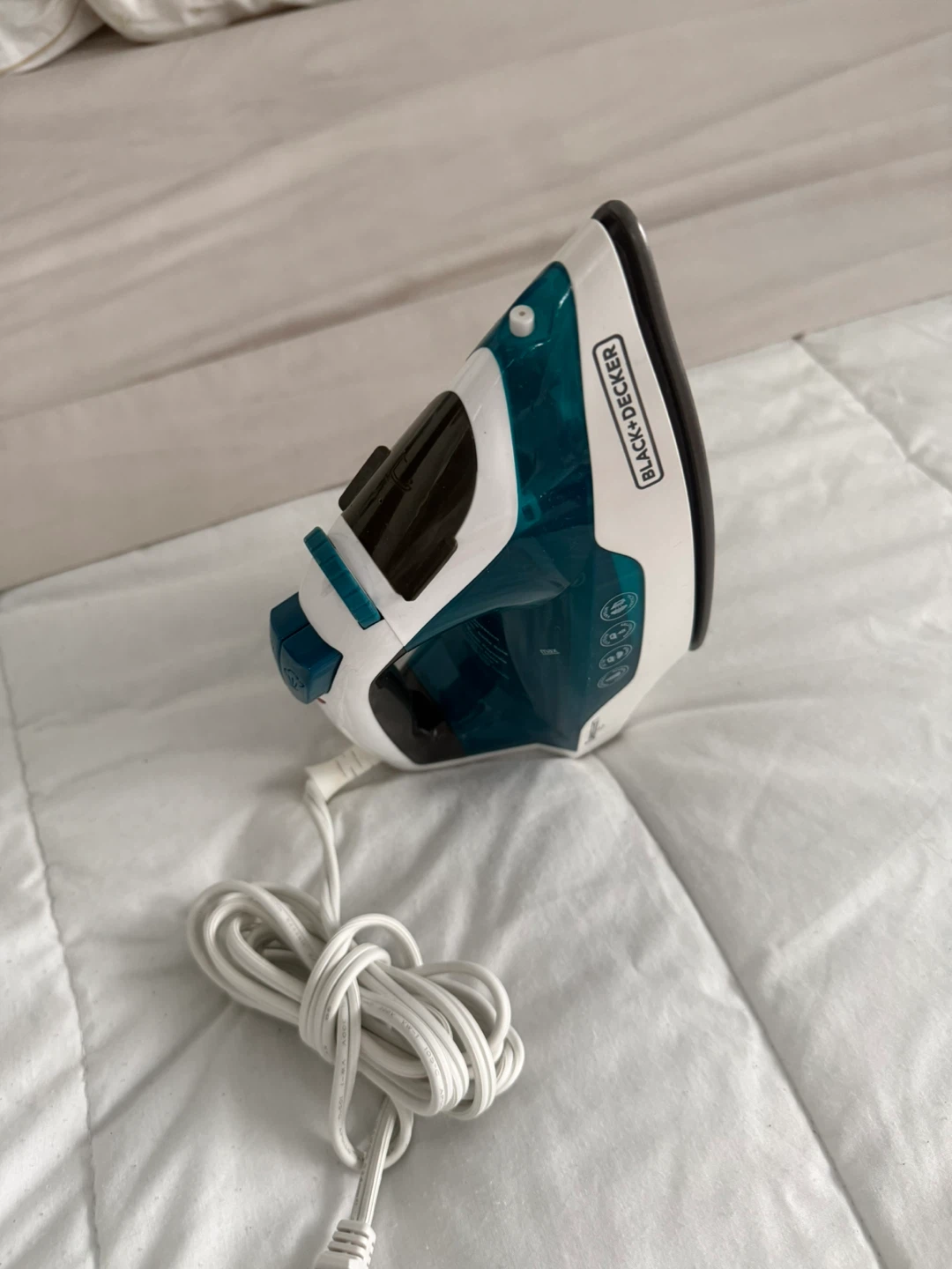 Black+Decker Easy Steam Compact Iron - photo 2