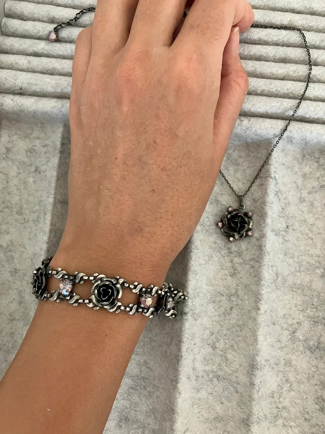 Konplott Rose Necklace and Bracelet Set - photo 2