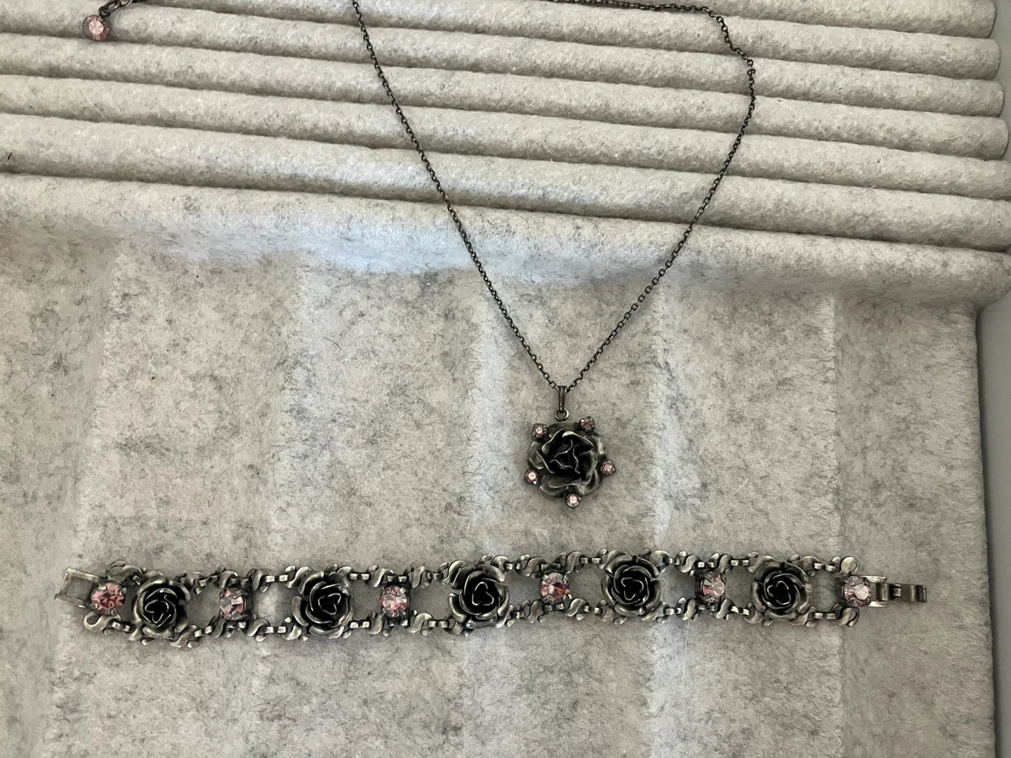 Konplott Rose Necklace and Bracelet Set