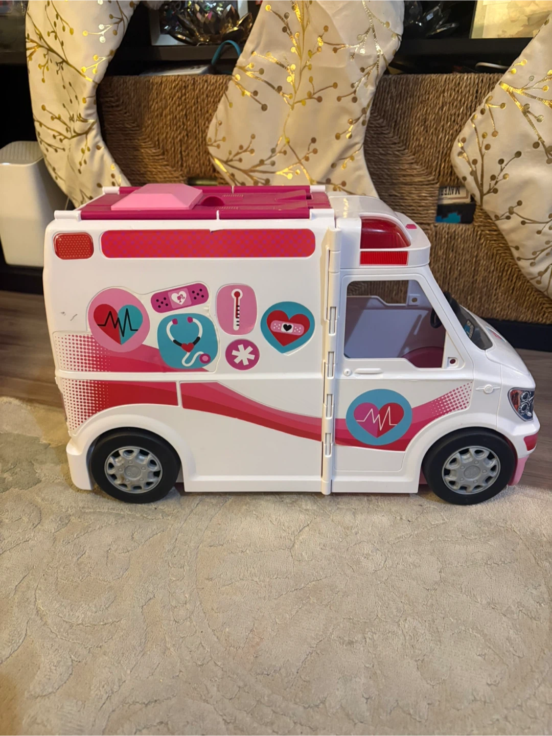 Barbie Care Clinic Vehicle - photo 3