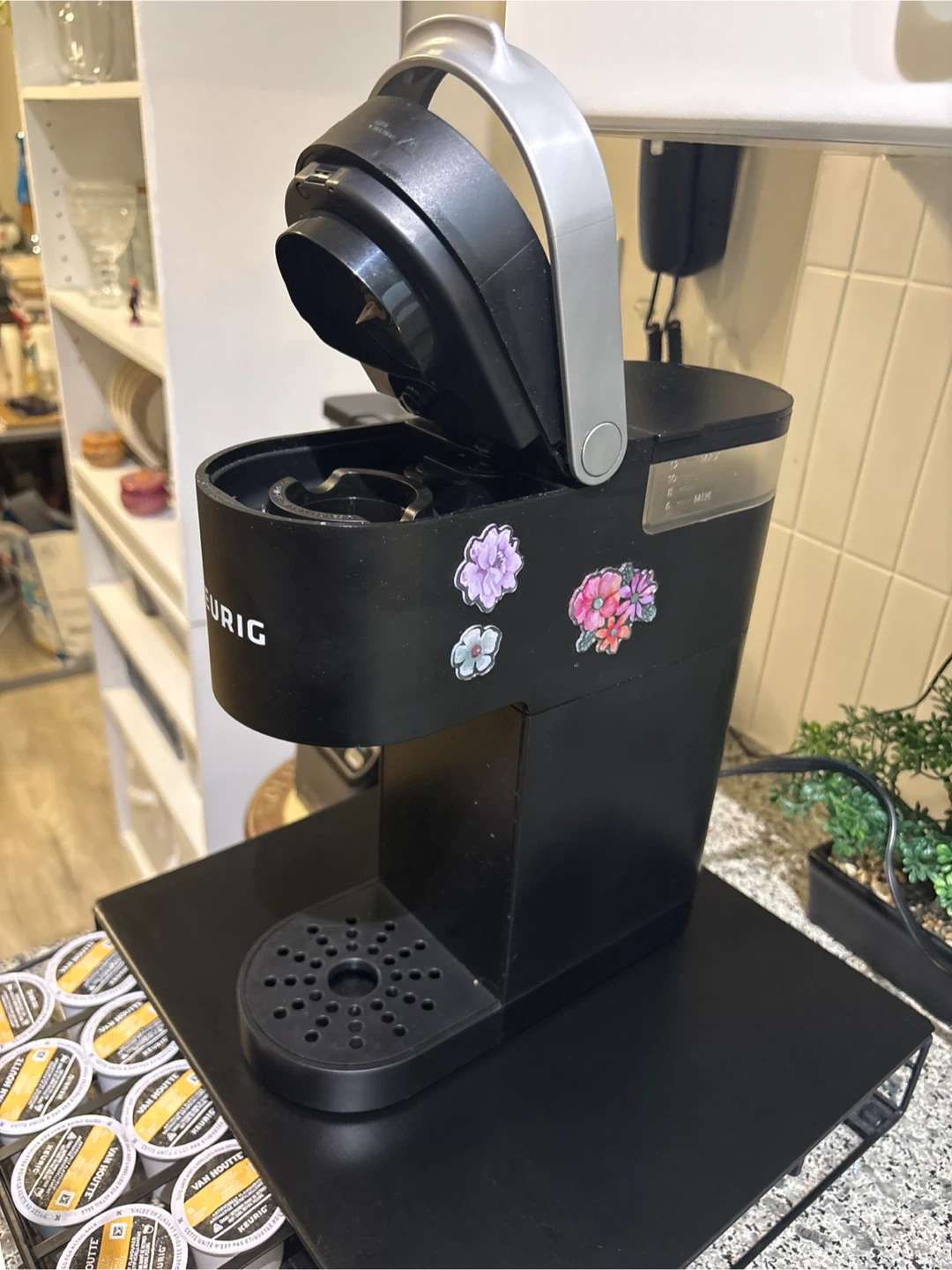 Keurig Coffee Maker with K-Cup Carousel - photo 2