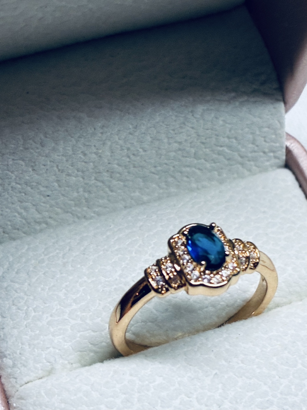 Stunning & unique oval shaped sapphire gold filled ring - photo 4