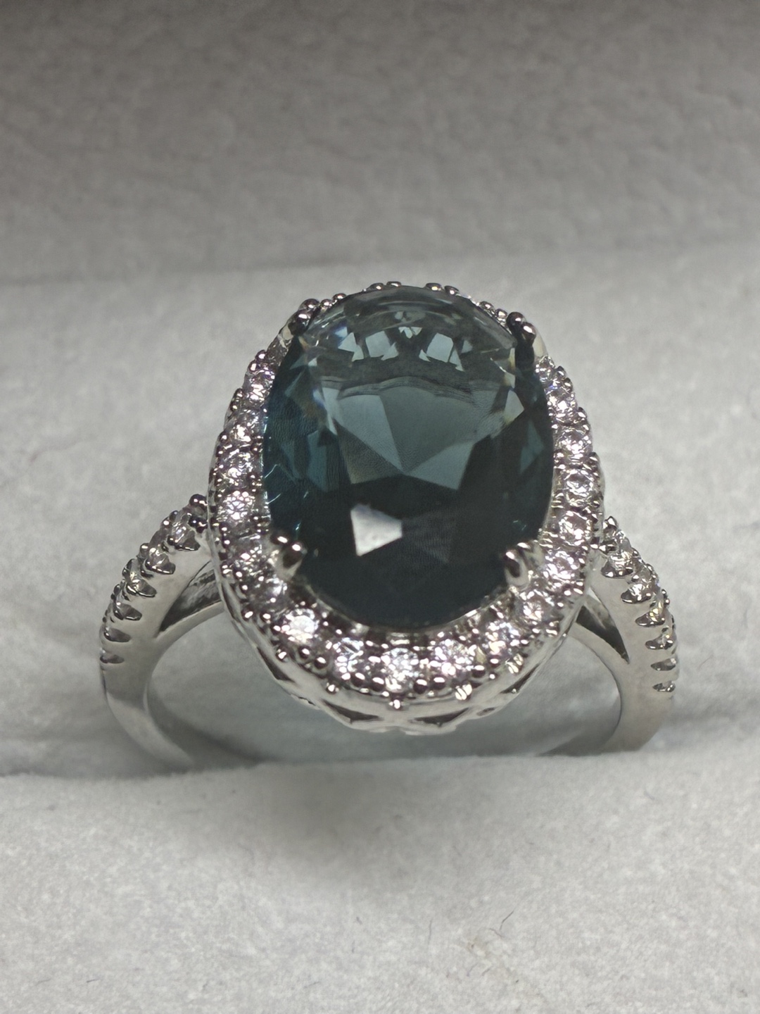 Gorgeous Dark Teal Oval Cut Topaz Sterling Silver Ring  - Size 7 - photo 2