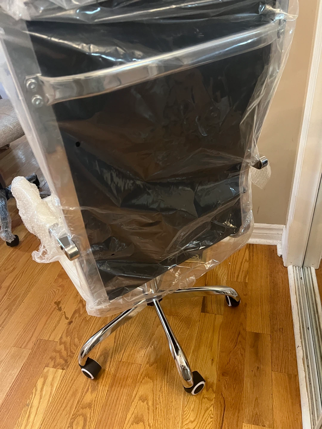 New White Office Chair - photo 3