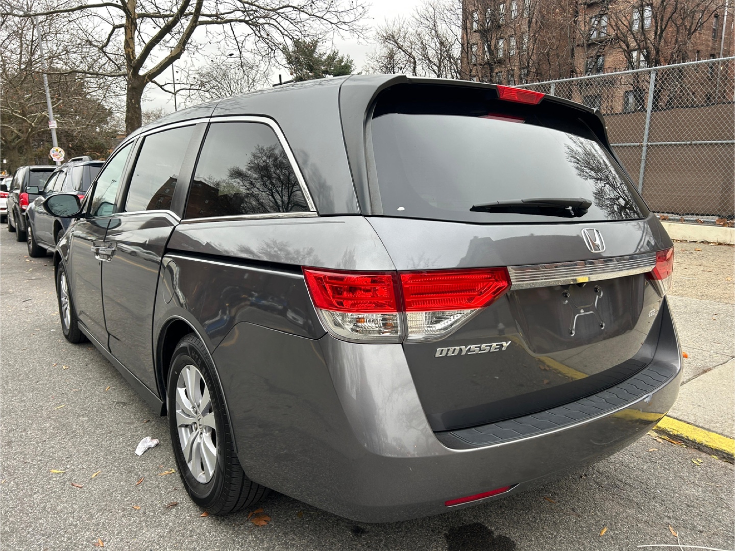 2016 Honda Odyssey EXL Sport Minivan - Gray - photo 3