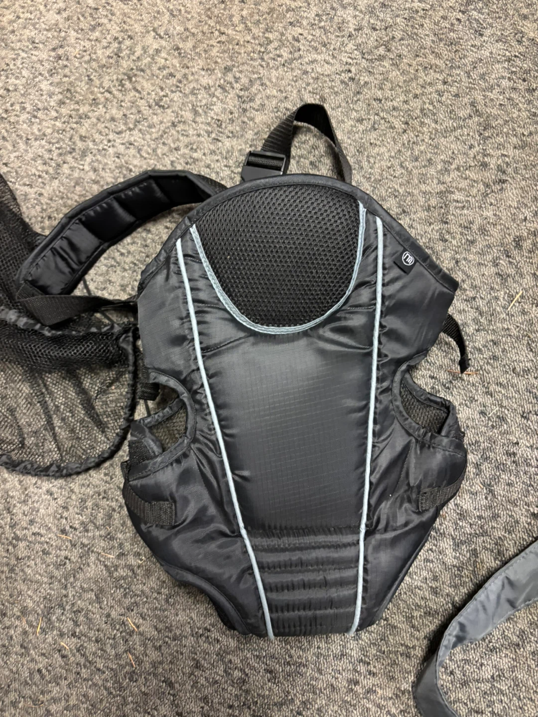 Baby carrier 5 dollars each - photo 2