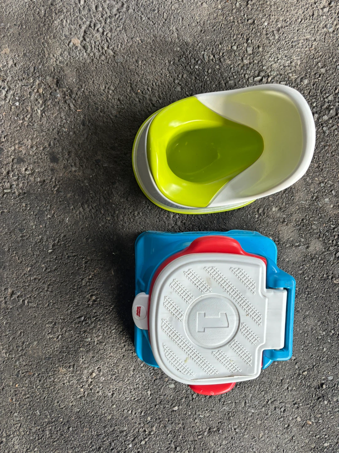 Toilet for kids 5 dollars for all - photo 2
