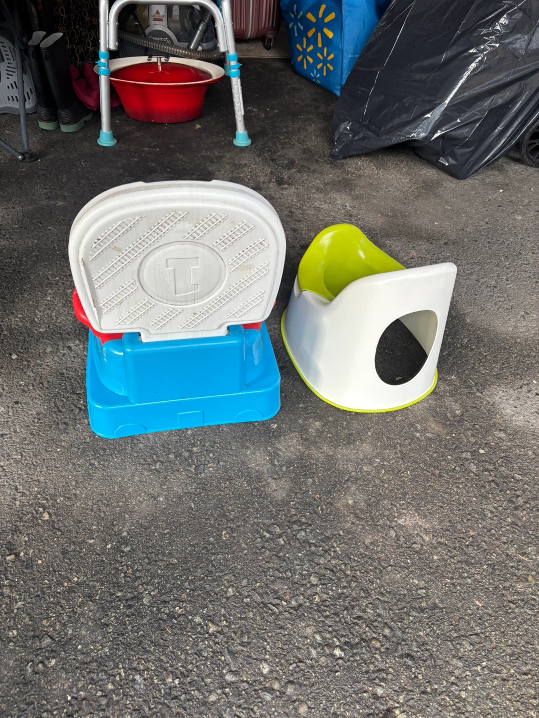 Toilet for kids 5 dollars for all - photo 5