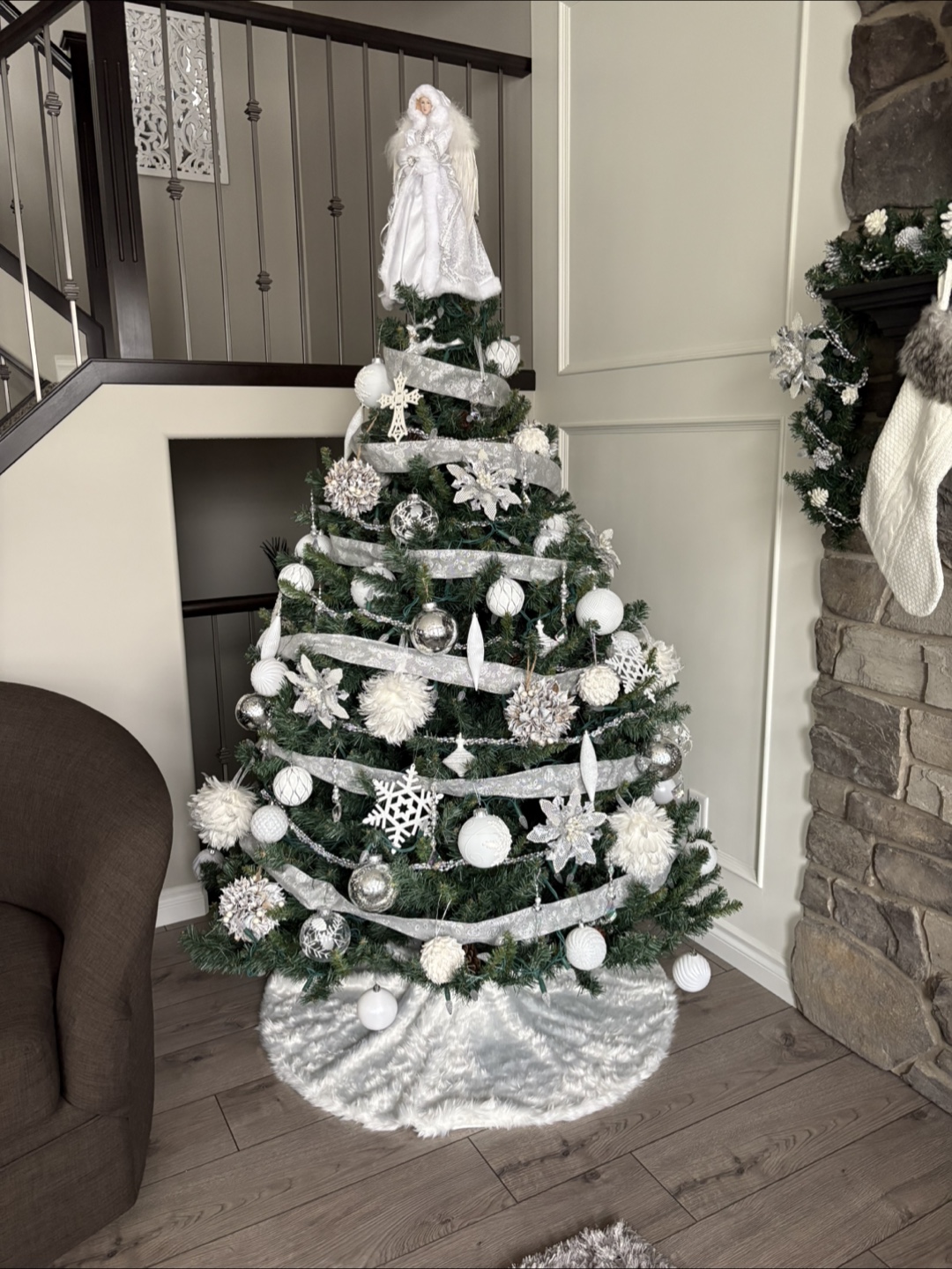 Artificial Christmas Tree AND Fireplace Garland - photo 3