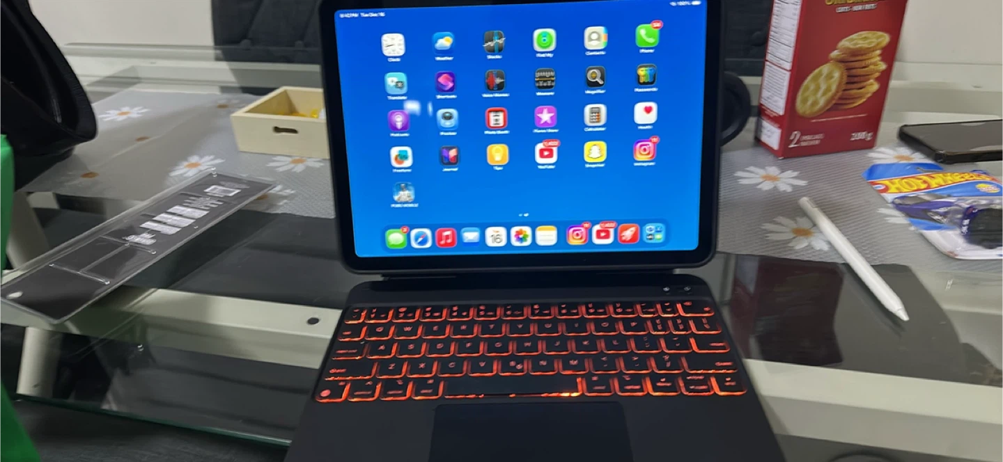 ESR magnetic keyboard for ipad 11 inch air and pro both - photo 3
