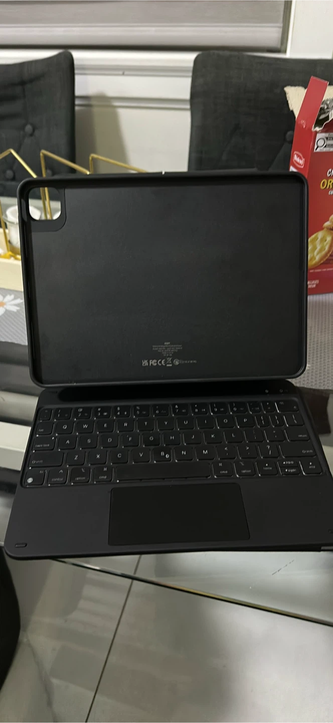 ESR magnetic keyboard for ipad 11 inch air and pro both