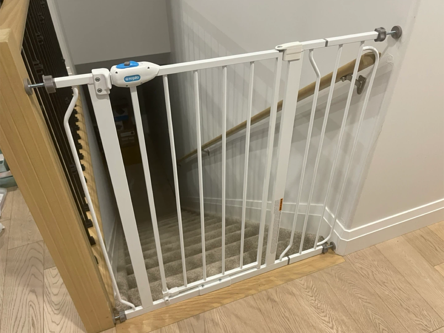 Regalo Extra Tall White Safety Gate - photo 2
