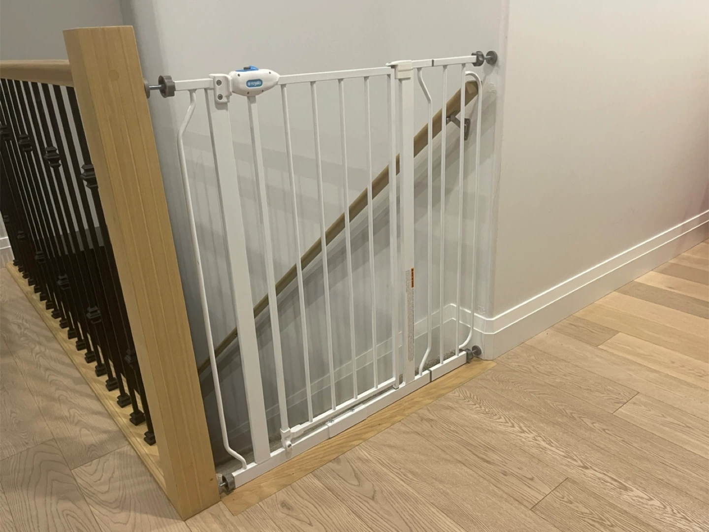 Regalo Extra Tall White Safety Gate