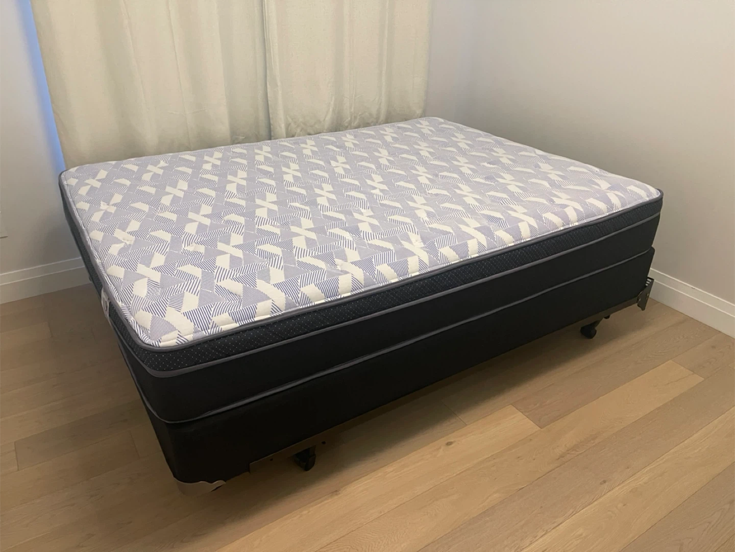 [Last Chance] Springwall Amalfi Queen Mattress + Frame