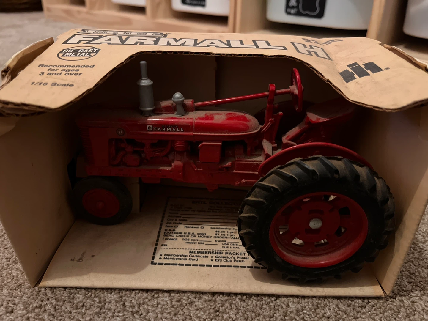 Ertl Farmall H Die-Cast Tractor 1/16 Scale