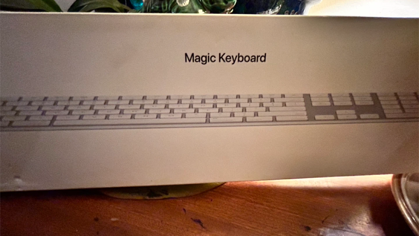 Apple Magic Keyboard - Like New!