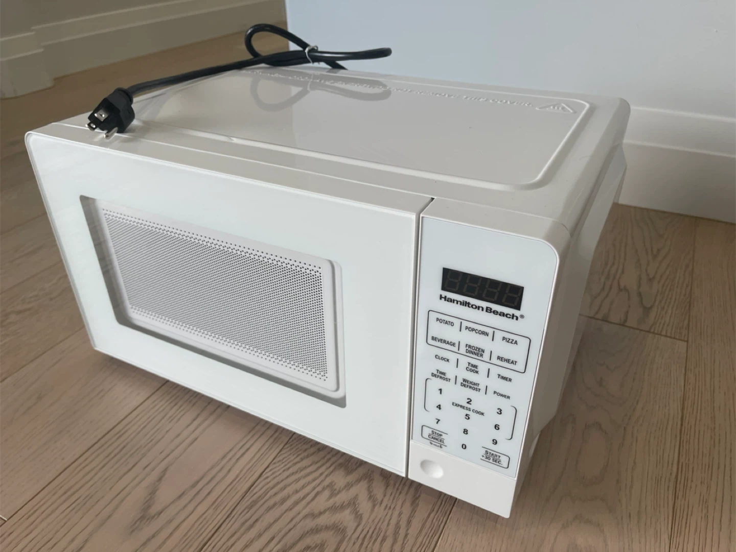 Hamilton Beach Microwave Oven - photo 2