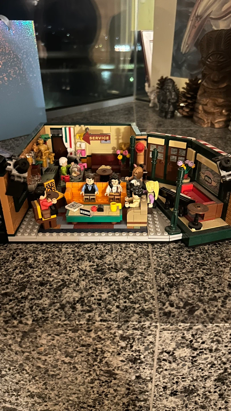 LEGO Ideas 21319 Central Perk Friends Set