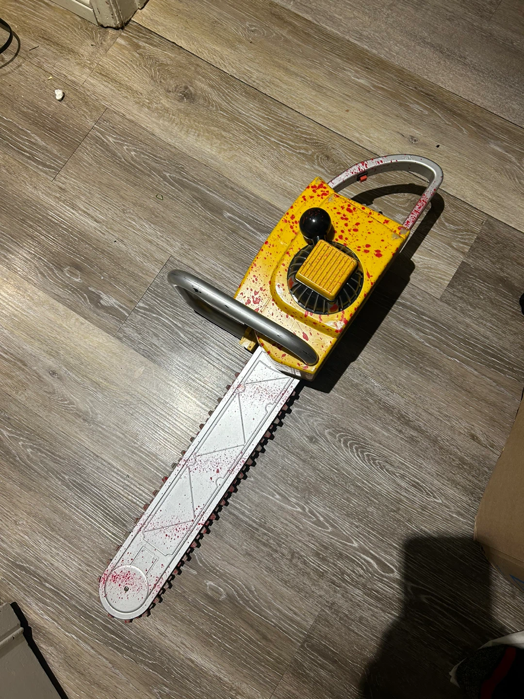 Toy chainsaw