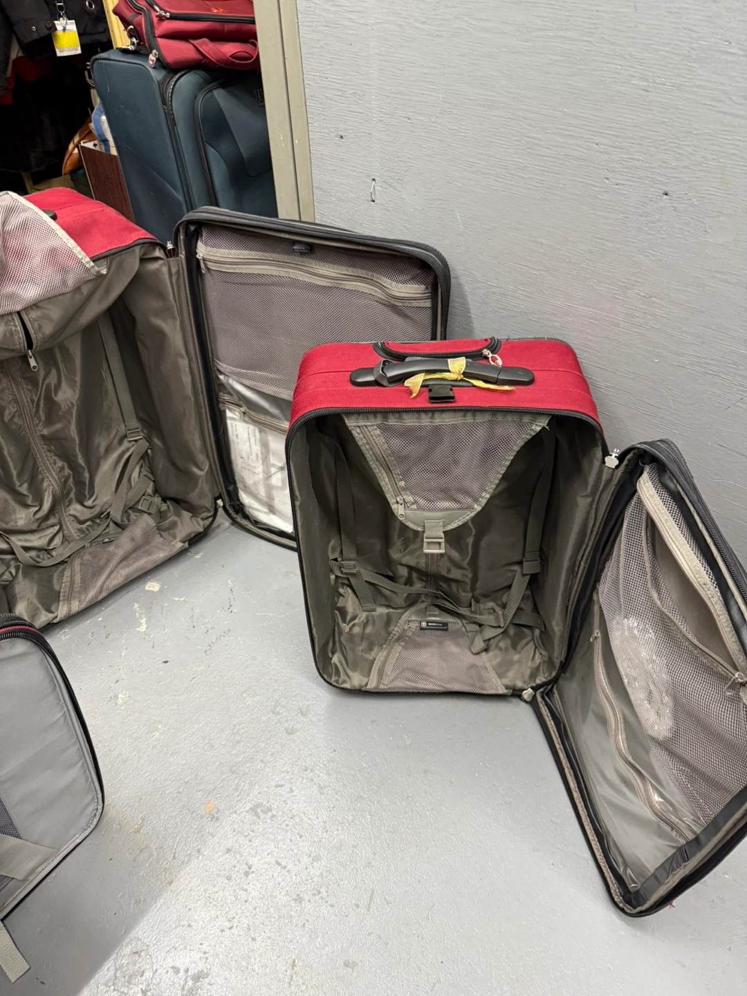 Swiss Gear Red Luggage Set - photo 5