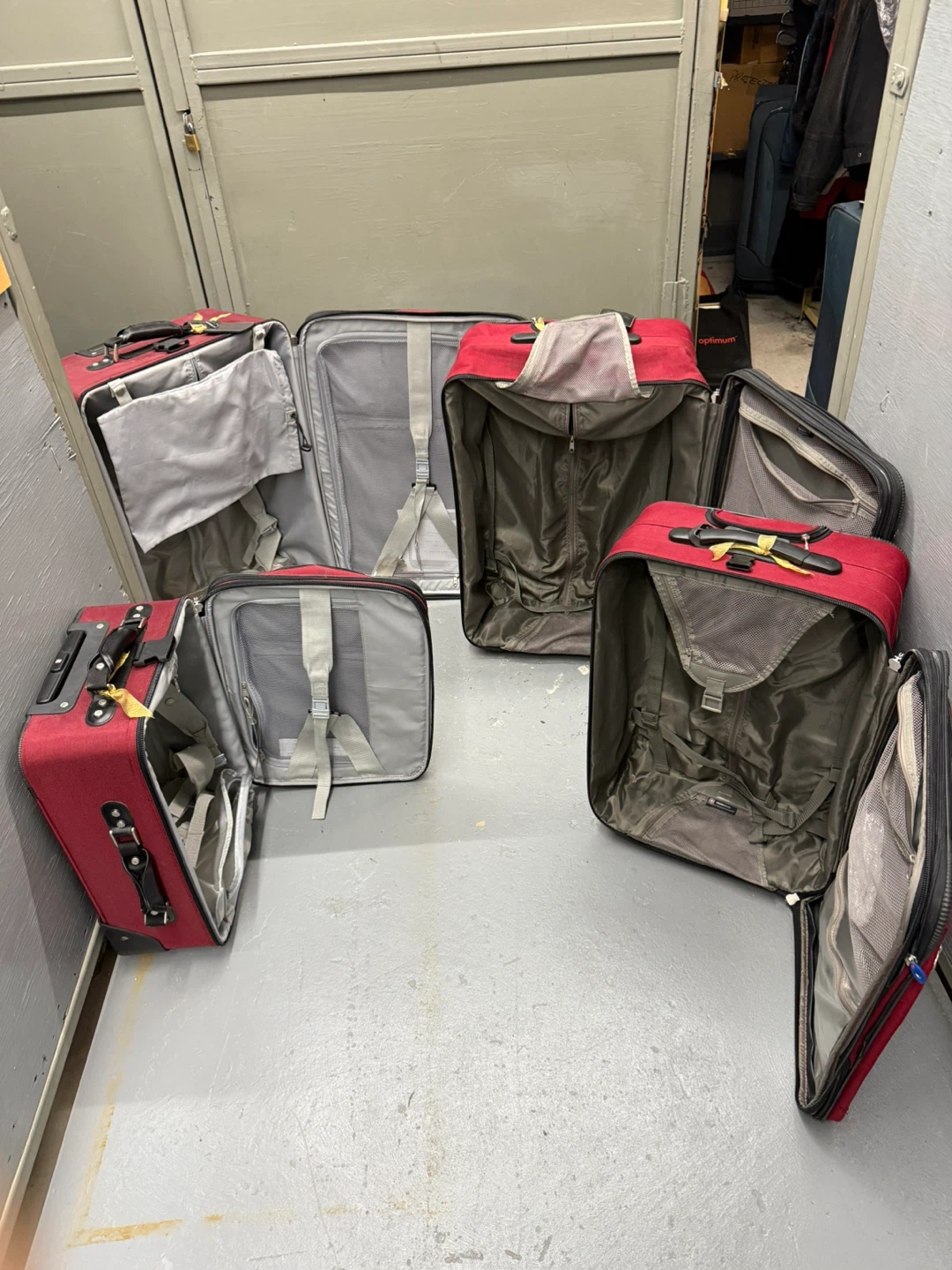 Swiss Gear Red Luggage Set - photo 3