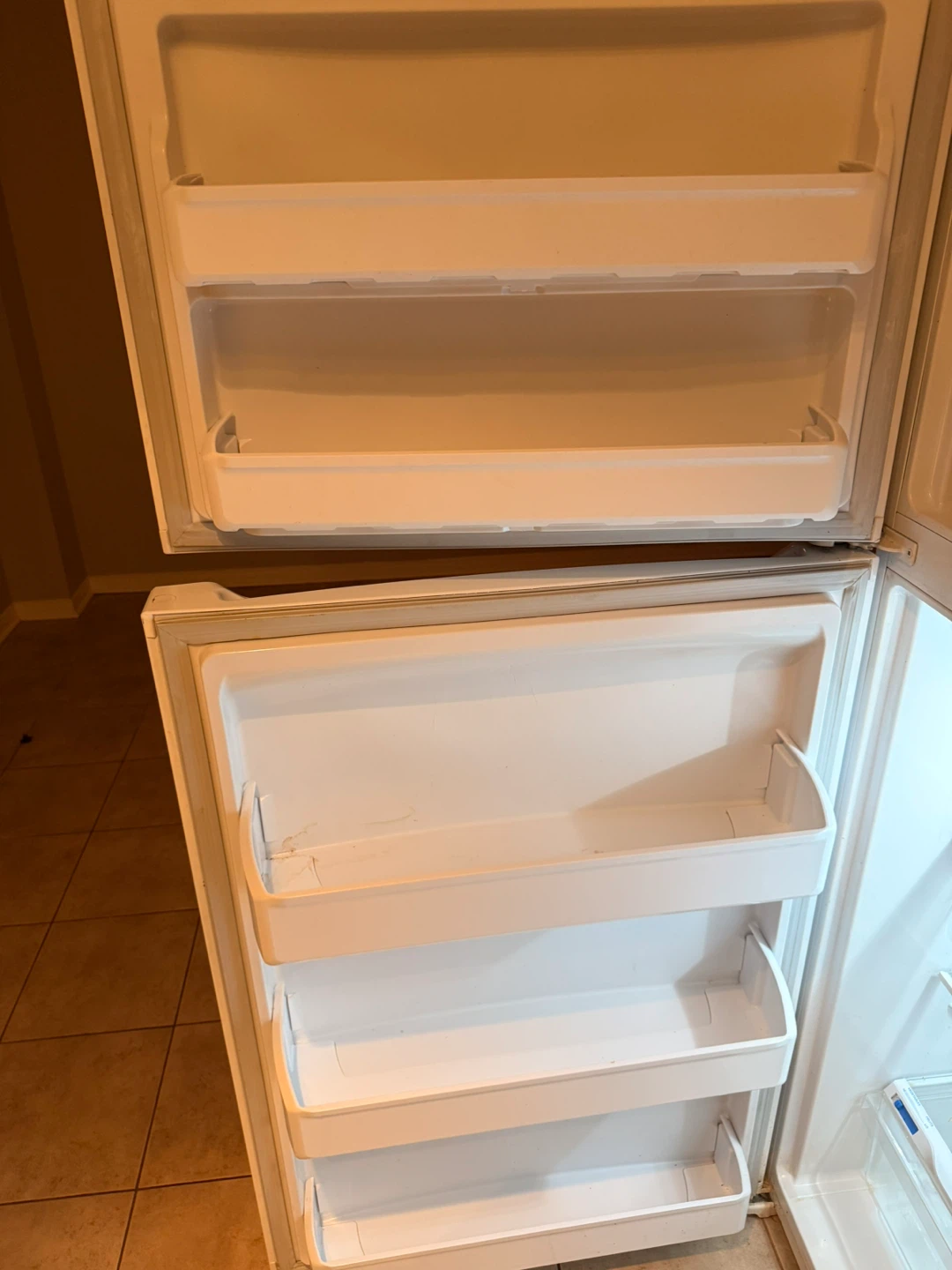 2021 Frigidaire 18.3 CU. FT. Top-Freezer Refrigerator - photo 4