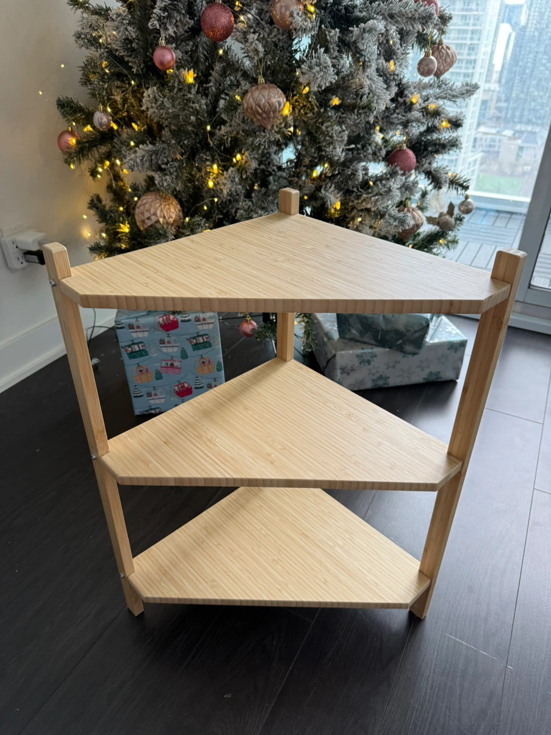 Bathroom corner shelf