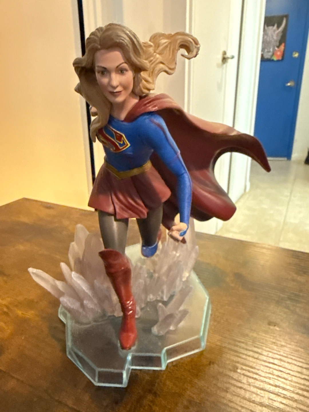 DC Gallery Supergirl Statue - photo 2