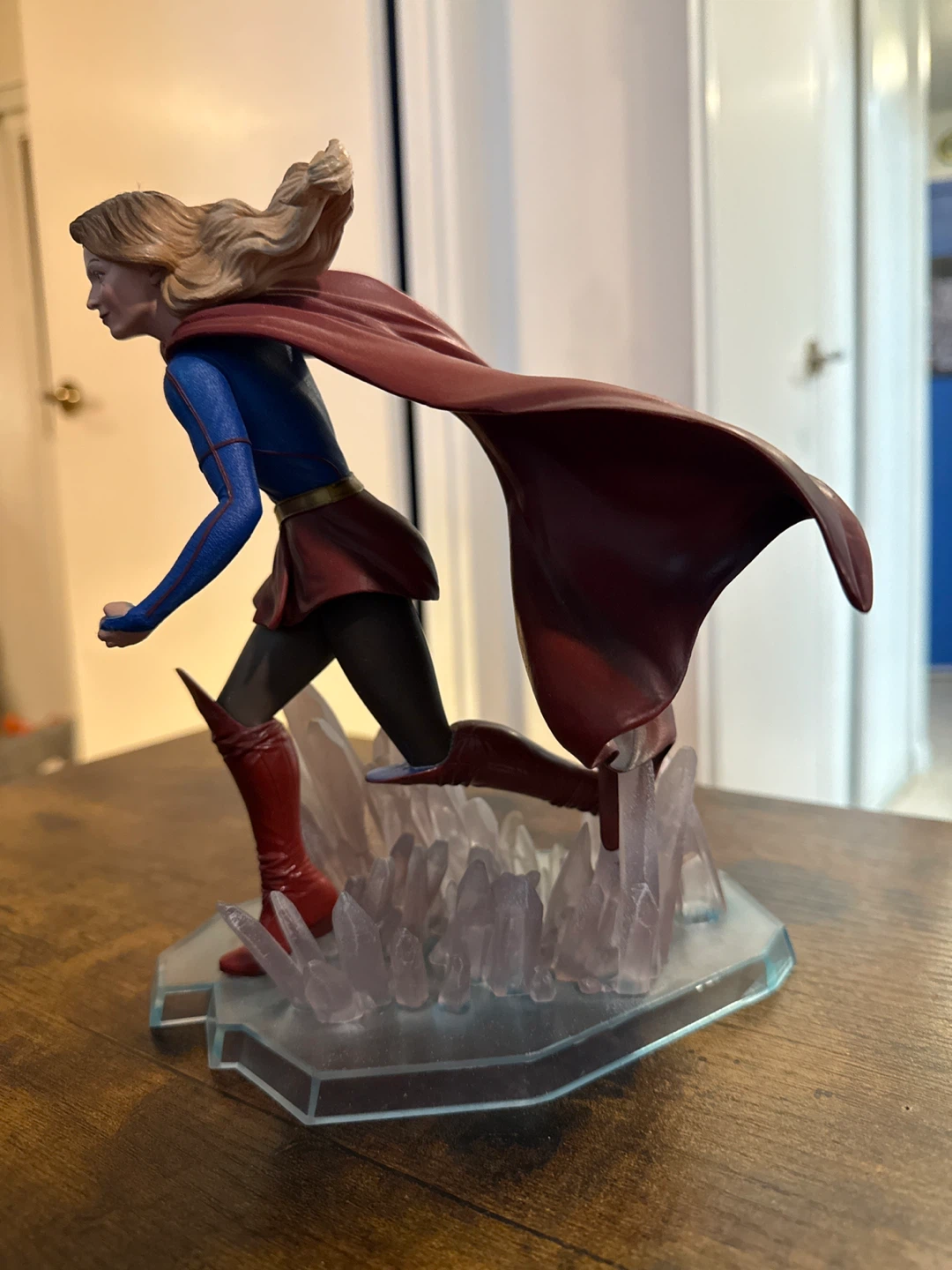 DC Gallery Supergirl Statue - photo 5