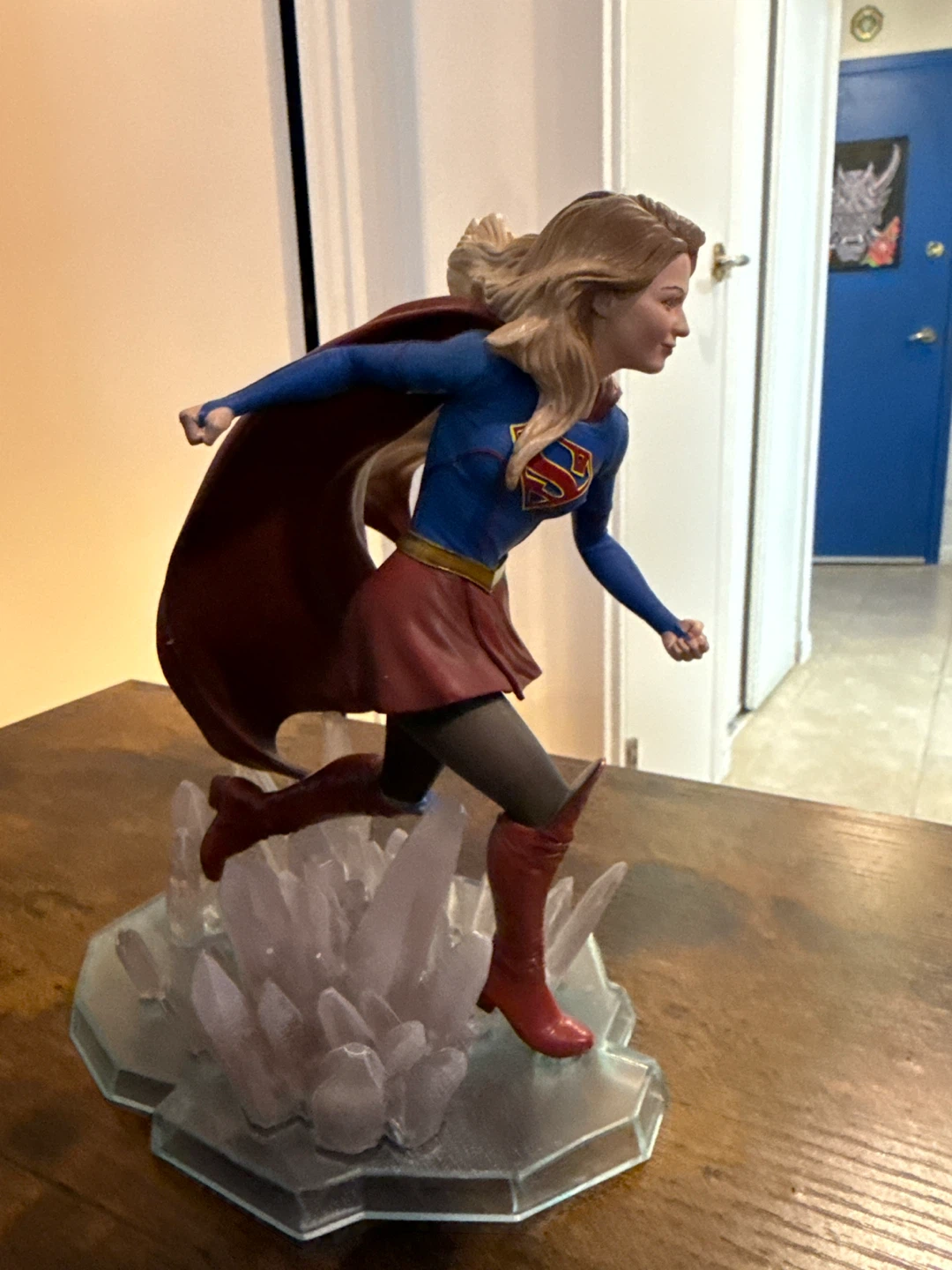 DC Gallery Supergirl Statue - photo 3