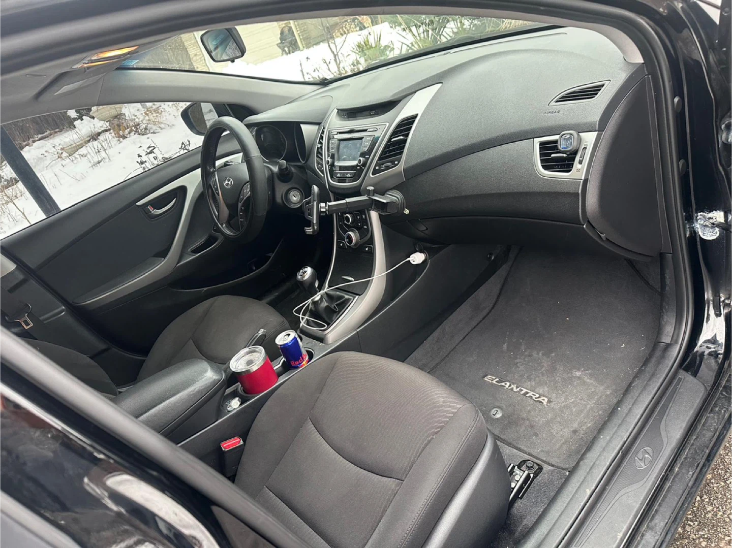 Hyundai Elantra - Black Sedan (Manual Transmission) - photo 5