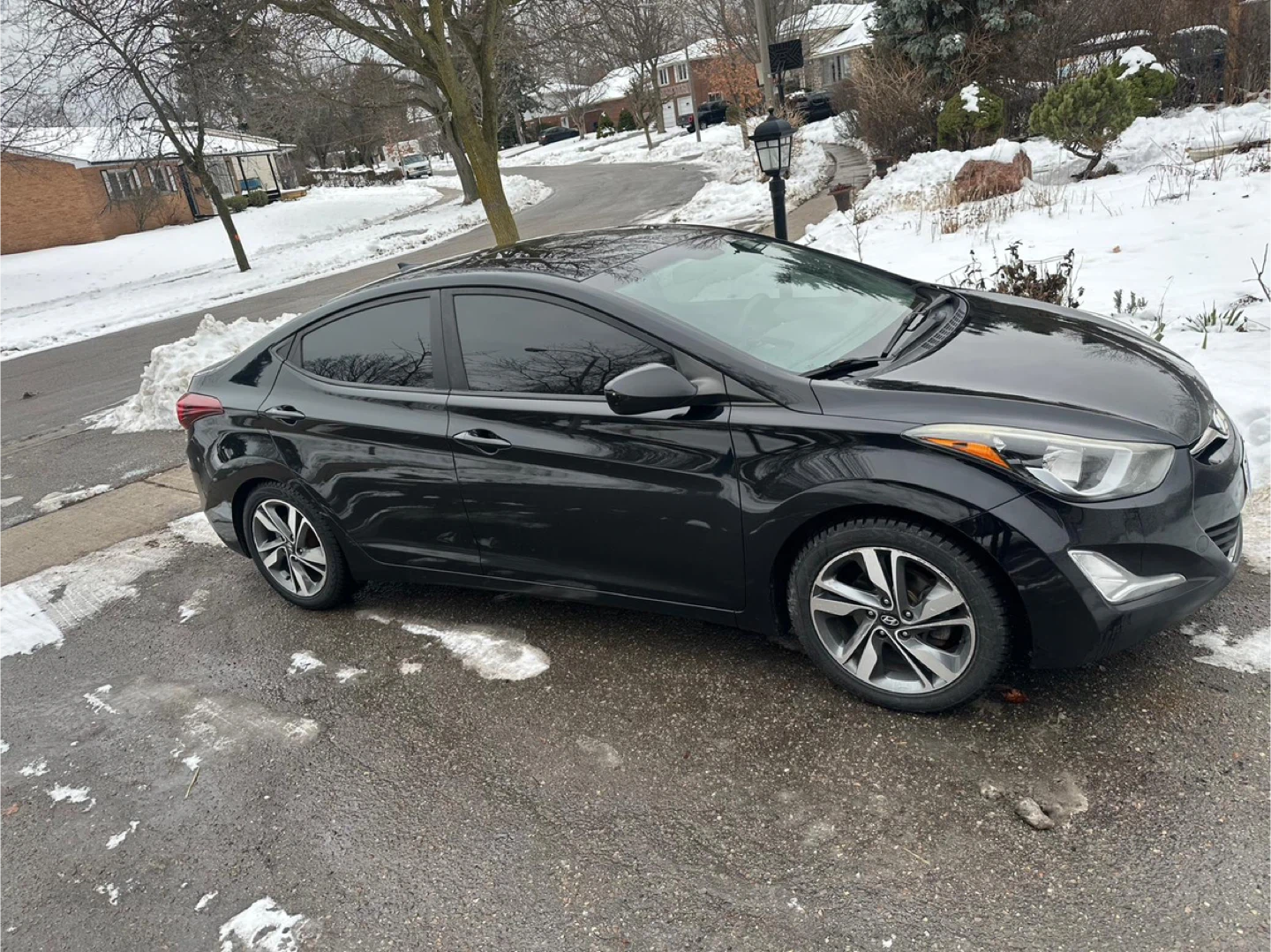 Hyundai Elantra - Black Sedan (Manual Transmission) - photo 4