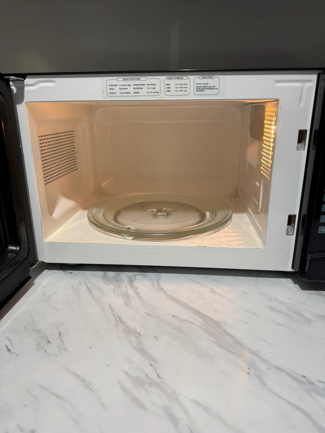 RCA Microwave - Black - photo 3