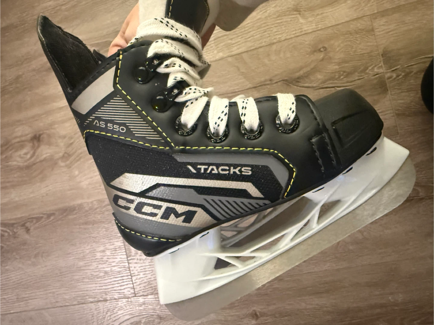 Toddler CCM tacks skates - photo 3