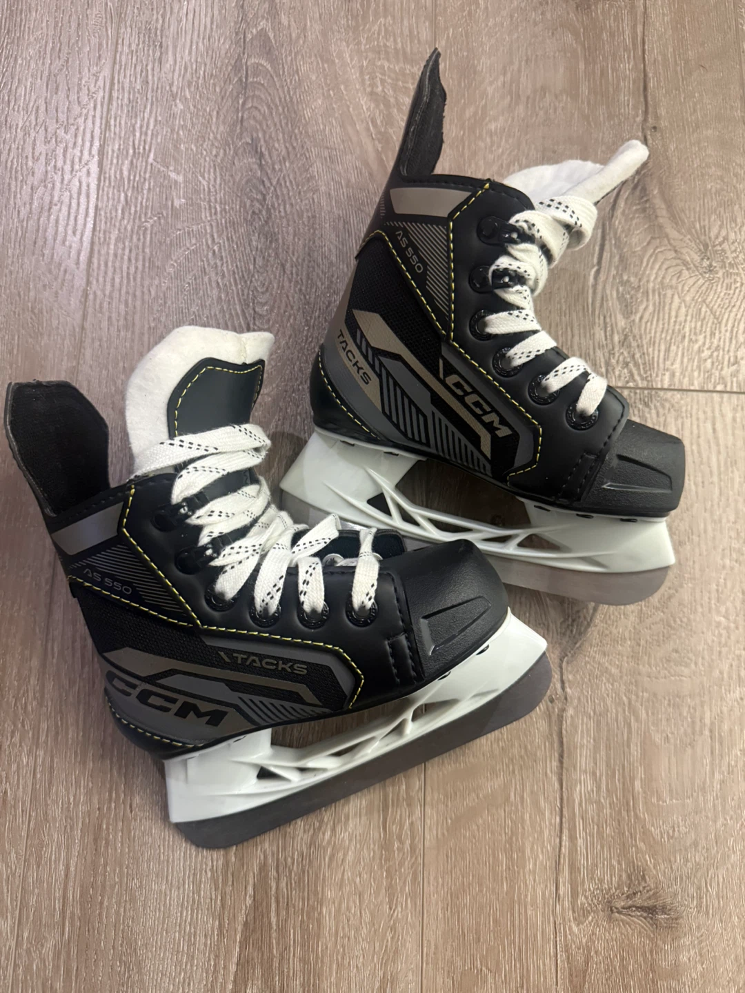 Toddler CCM tacks skates - photo 2
