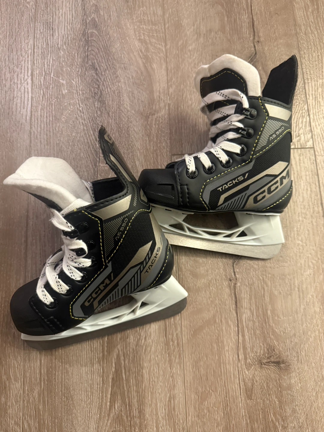 Toddler CCM tacks skates