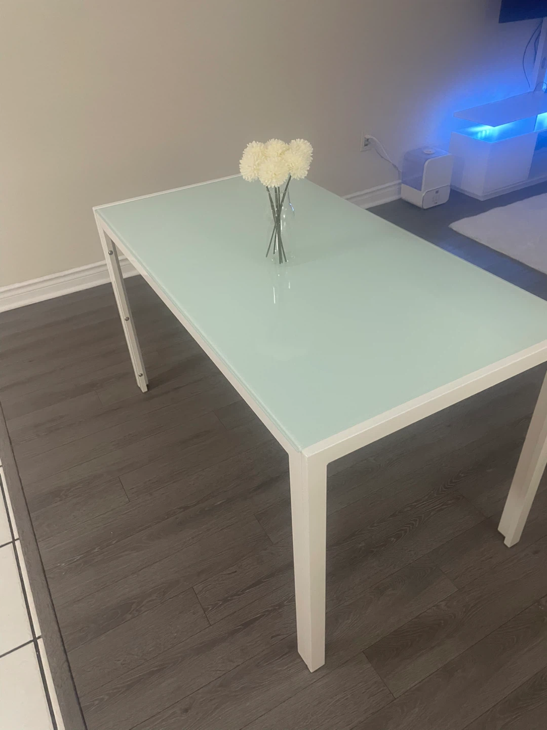 White Dining Table with 6 Chairs - photo 4