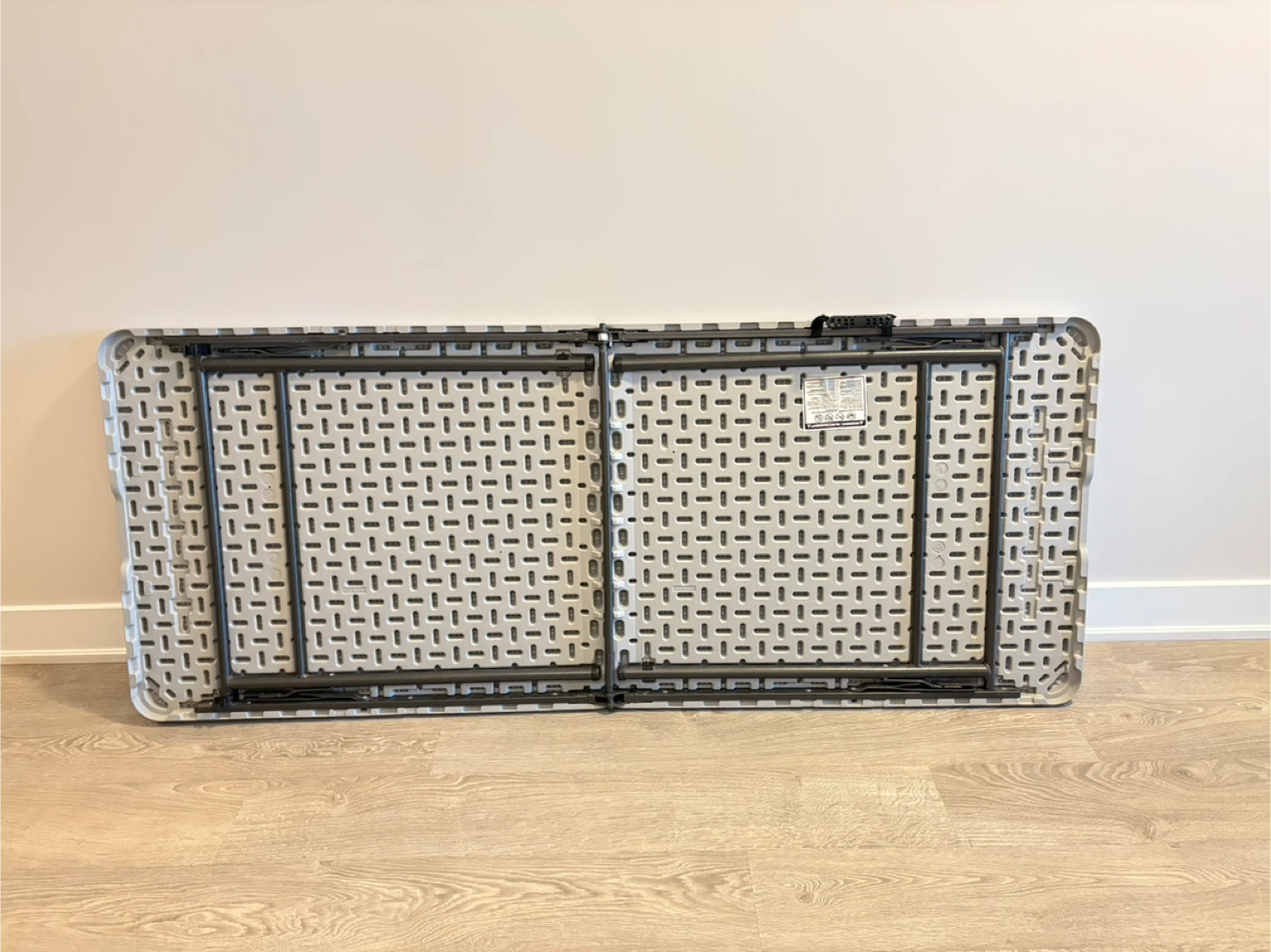 6 Foot Bi-Fold Plastic Folding Table - photo 3