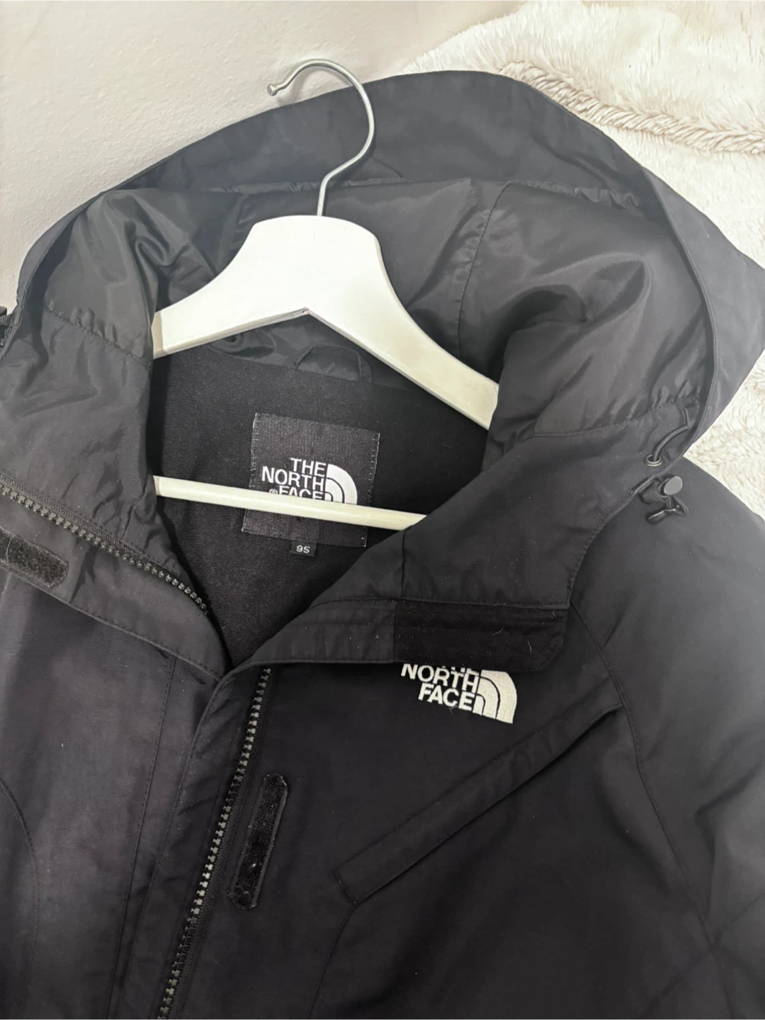 The North Face Black women's Jacket Size S-M - photo 2