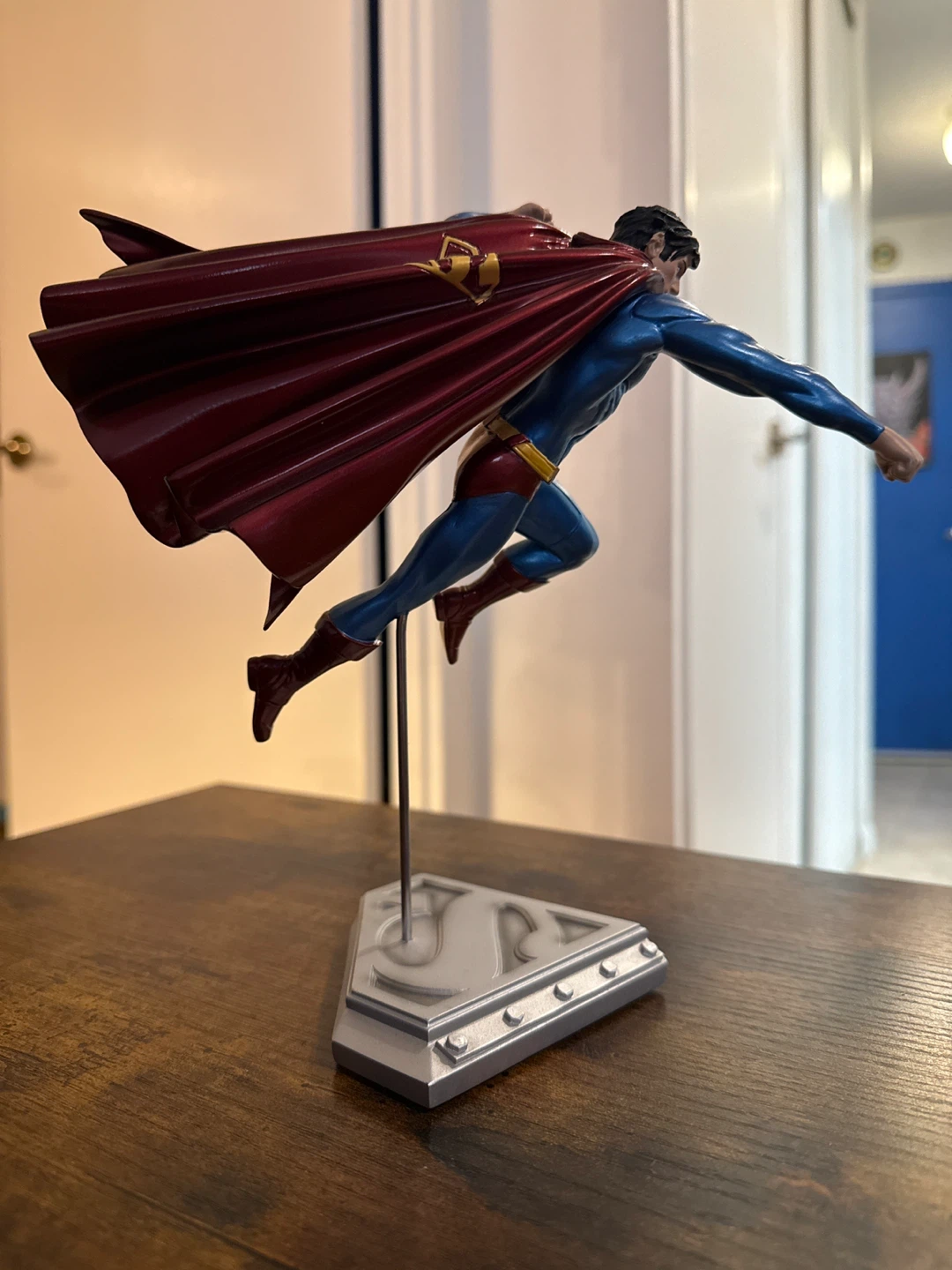 DC Collectibles Superman Man of Steel Statue - photo 3