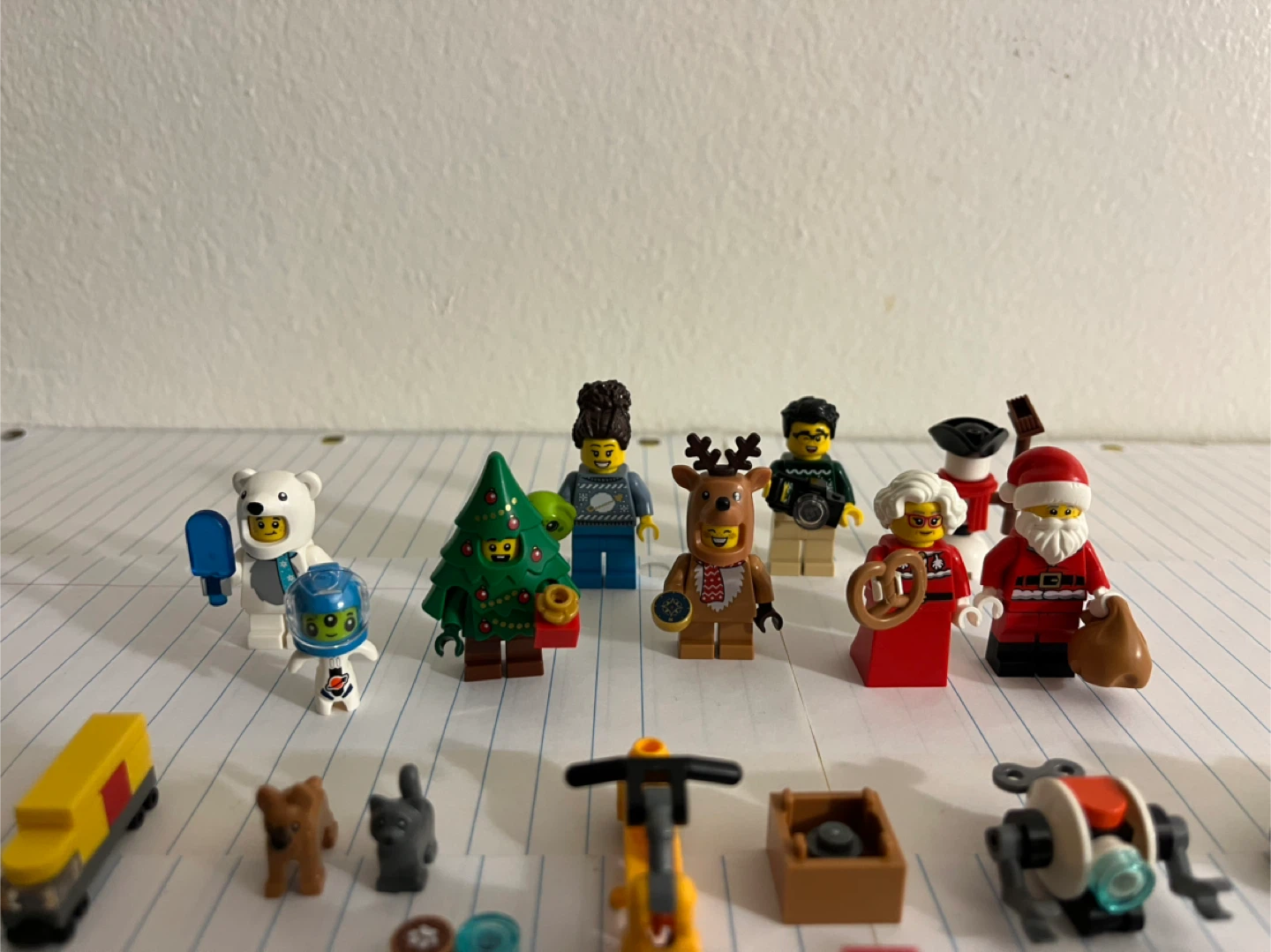 LEGO Minifigures - Holiday & More! - photo 2