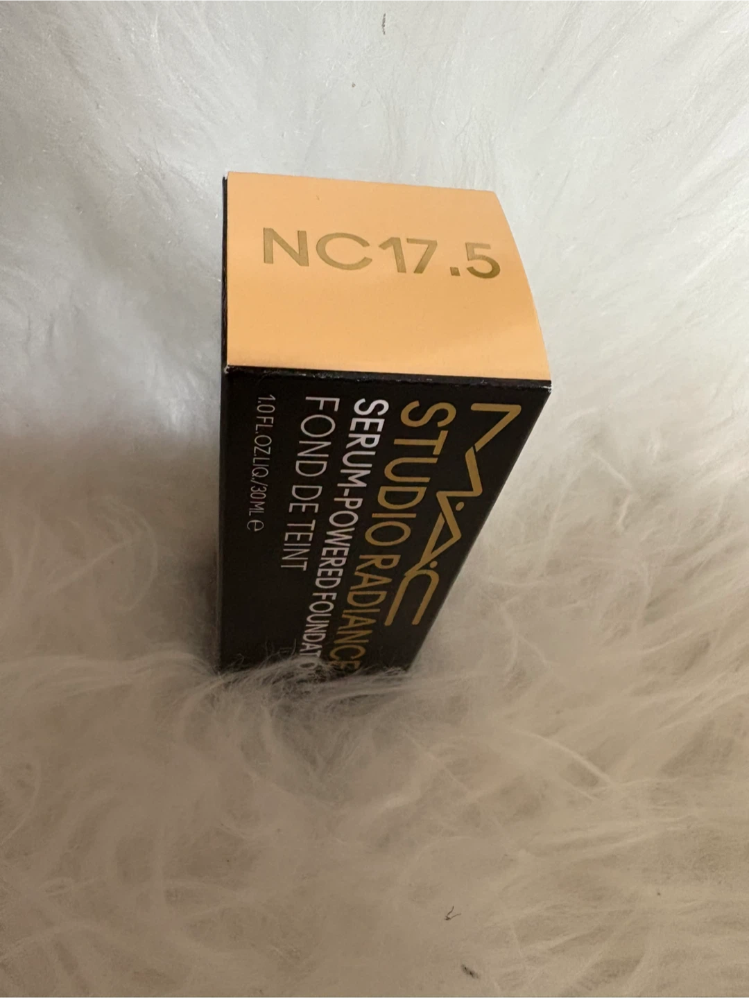 MAC Studio Radiance Serum-Powered Foundation NC17.5