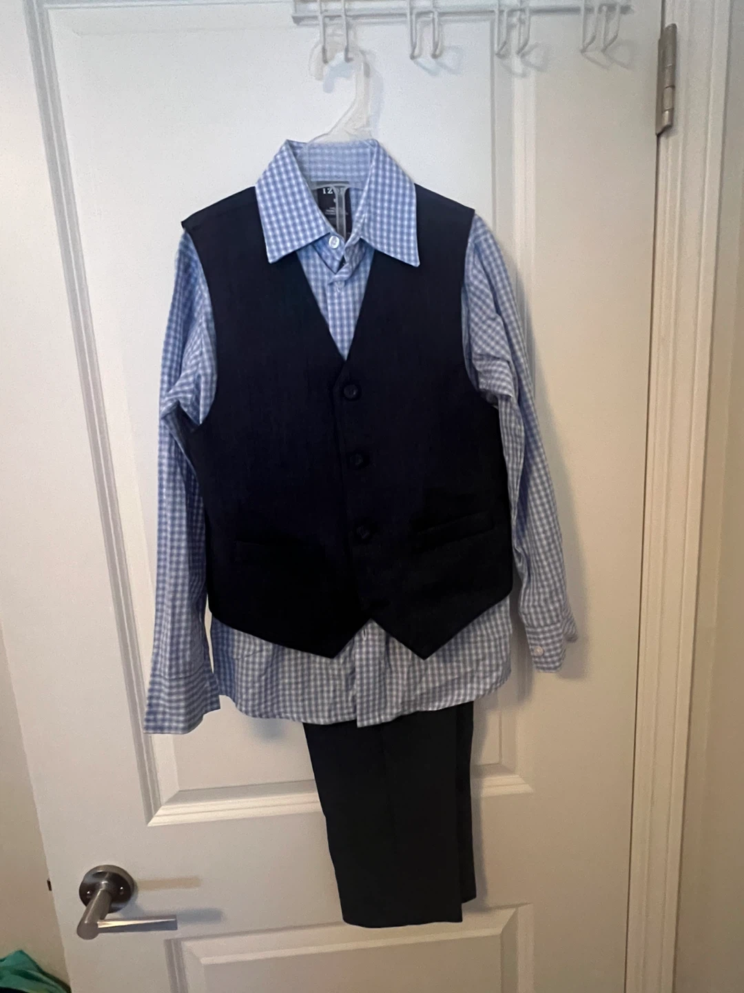 IZOD 4 Piece Suit - Size 8 for boys