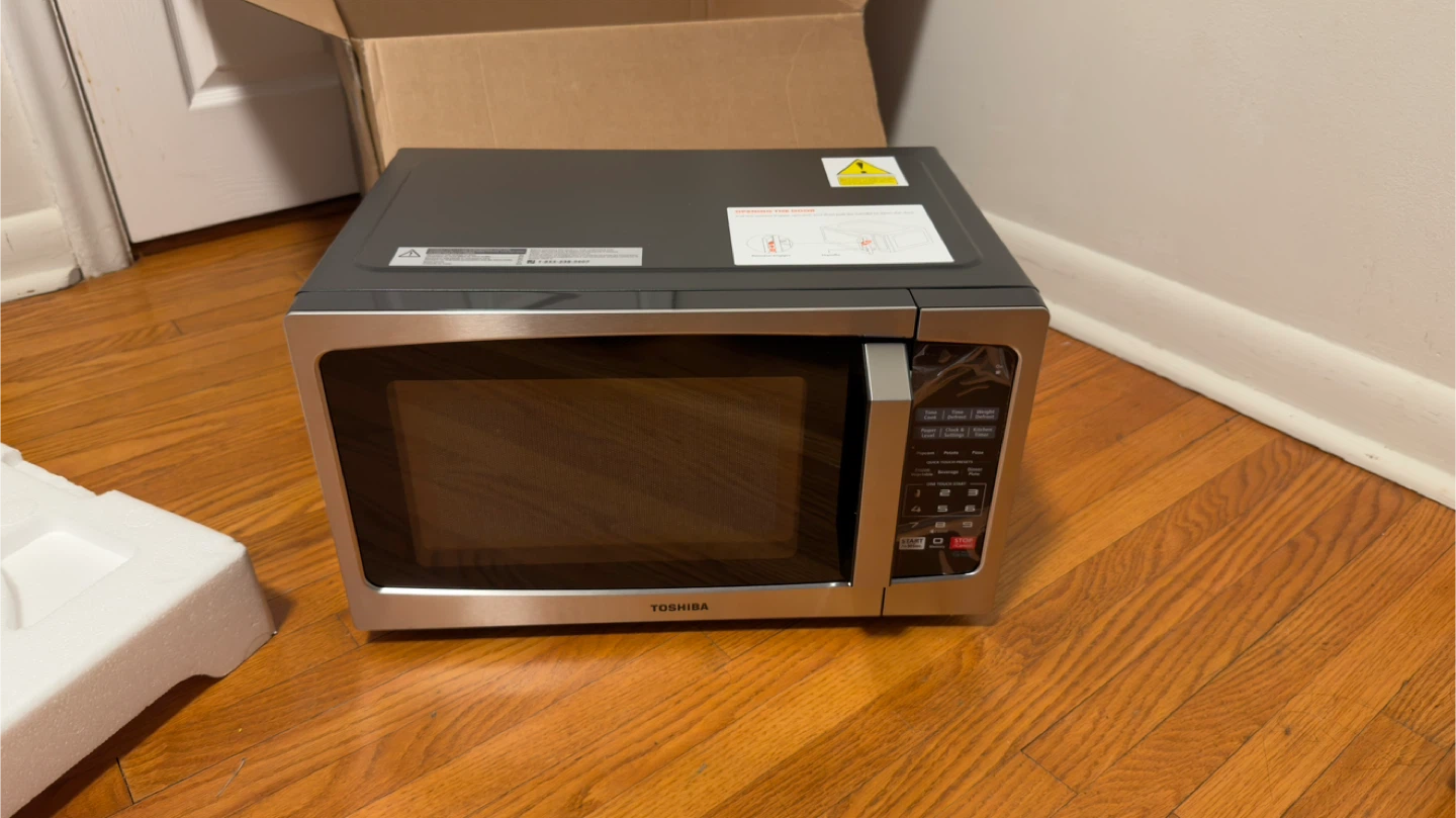 Toshiba Microwave Oven - photo 2