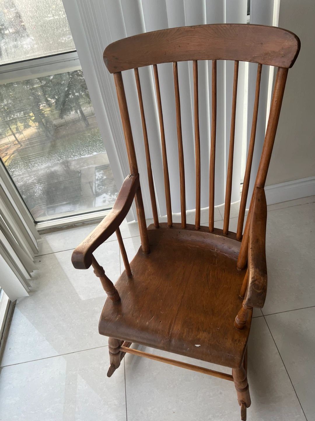 Wooden Rocking Chair - photo 3