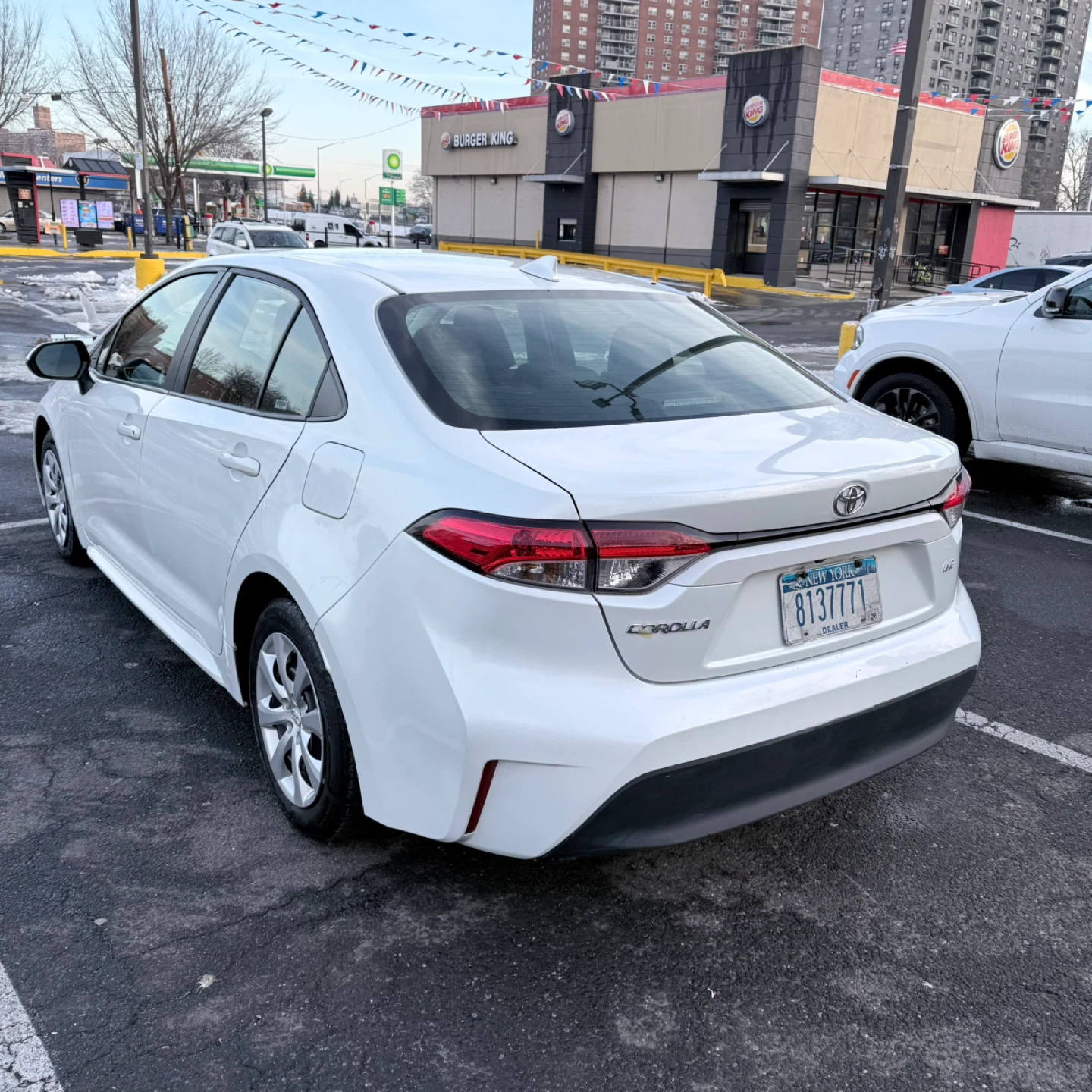2024 White Toyota Corolla LE Sedan clean title - photo 4