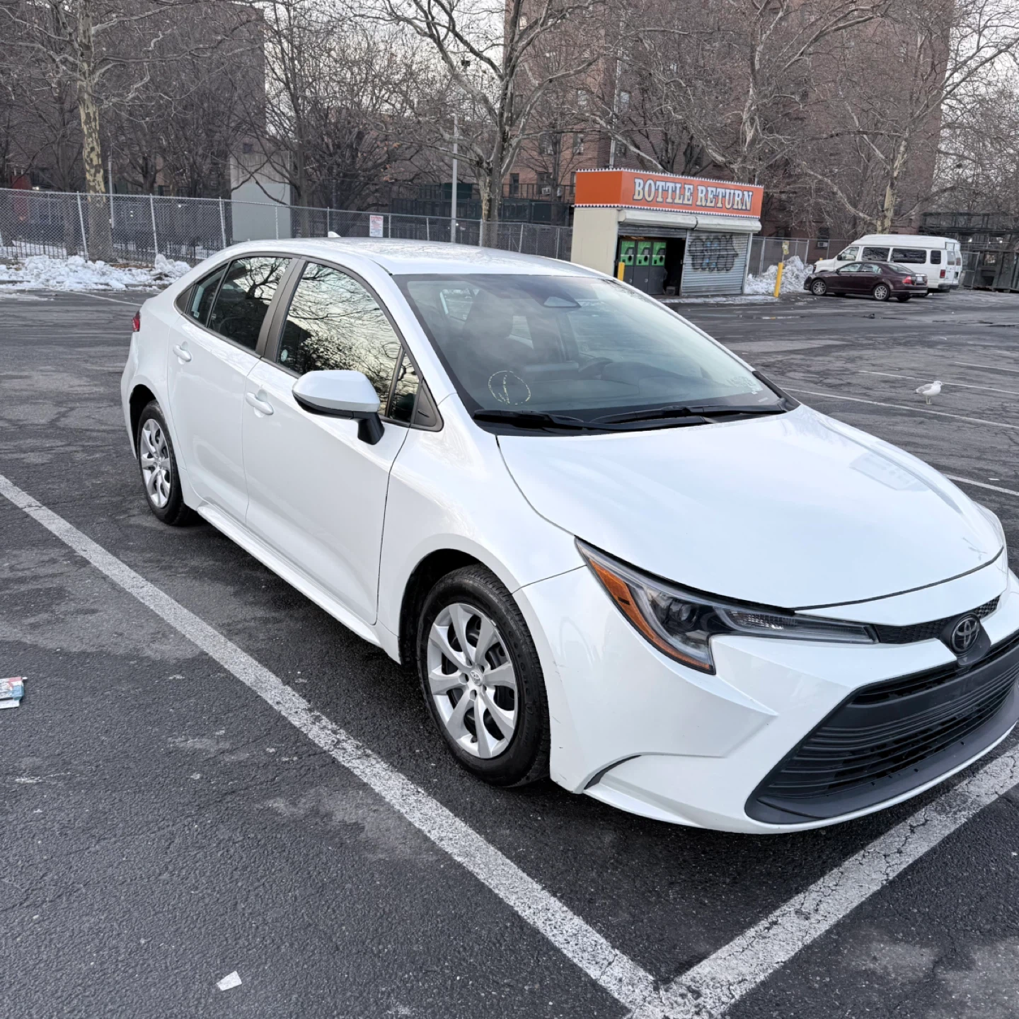 2024 White Toyota Corolla LE Sedan clean title - photo 2