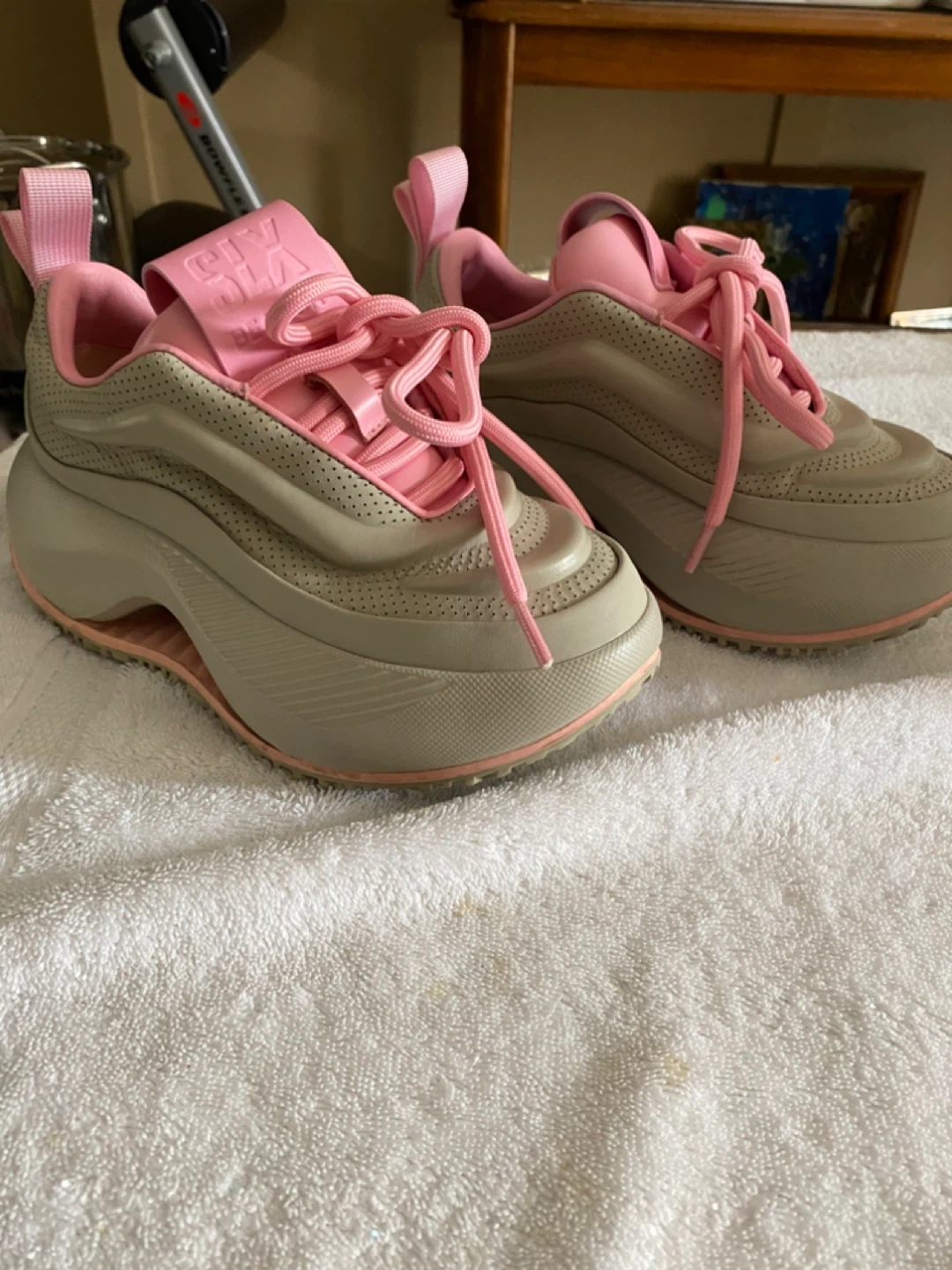 SIX Eleanor Platform Sneakers -  size 6
