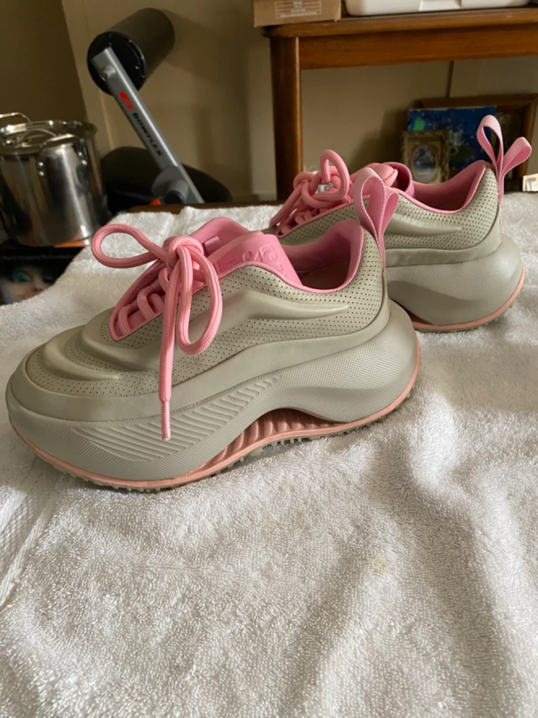 SIX Eleanor Platform Sneakers -  size 6 - photo 5